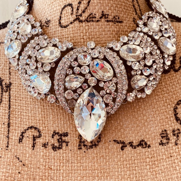 AMAZING Chunky Rhinestone Beautiful Necklace - Picture 8 of 8